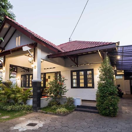 Appartement Ndalem Sarengat à Yogyakarta Extérieur photo