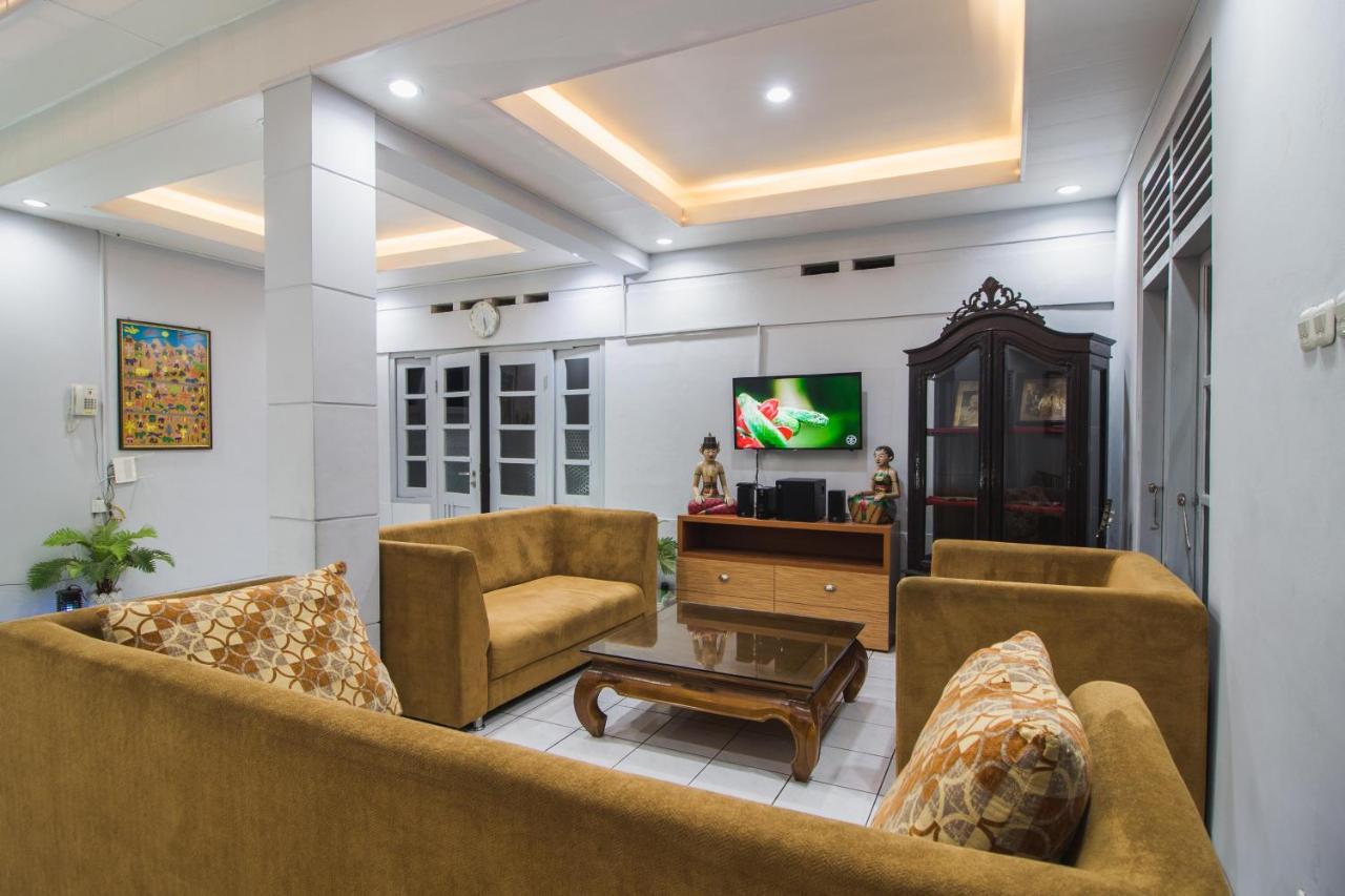 Appartement Ndalem Sarengat à Yogyakarta Extérieur photo