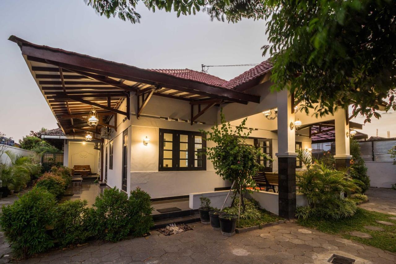 Appartement Ndalem Sarengat à Yogyakarta Extérieur photo