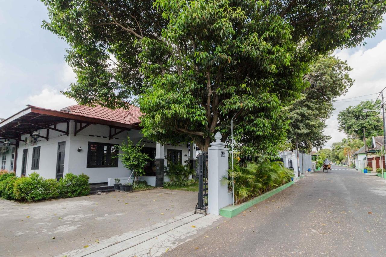 Appartement Ndalem Sarengat à Yogyakarta Extérieur photo