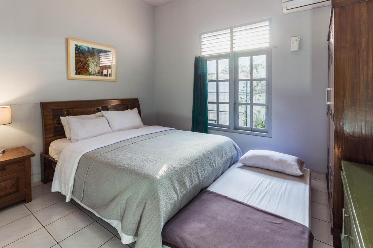 Appartement Ndalem Sarengat à Yogyakarta Extérieur photo