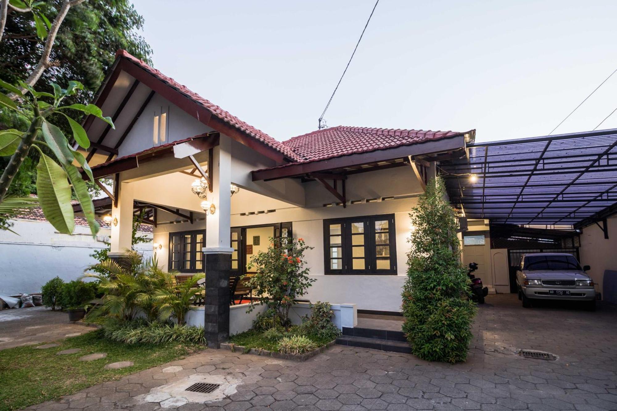 Appartement Ndalem Sarengat à Yogyakarta Extérieur photo