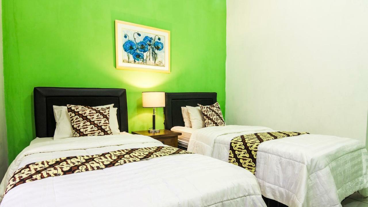 Appartement Ndalem Sarengat à Yogyakarta Extérieur photo