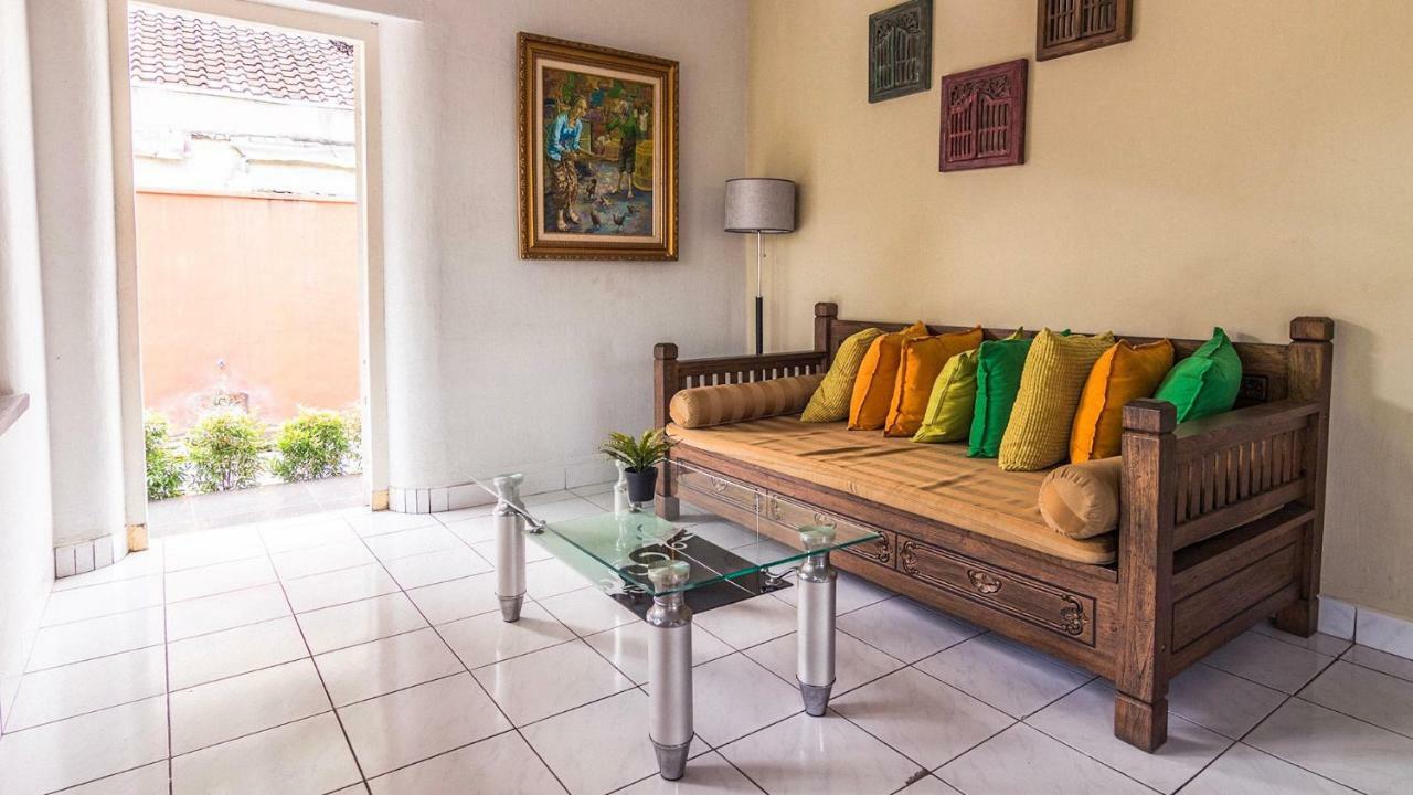 Appartement Ndalem Sarengat à Yogyakarta Extérieur photo